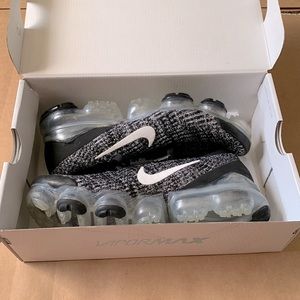 Black and white women’s nike vapormaxes